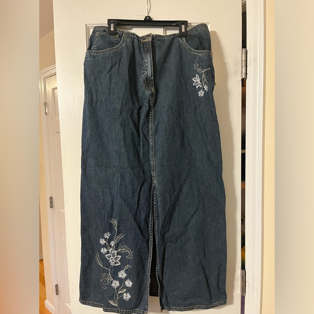 Marsh Landing size 10 embroidered denim skirt NWT